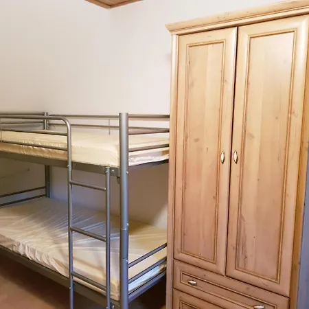 Grzechu Wart Albergue